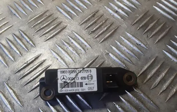 Mercedes-Benz C AMG W203 Airbag deployment crash/impact sensor 0018204426