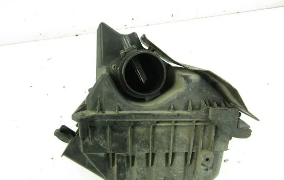 Audi A4 S4 B7 8E 8H Air filter box 