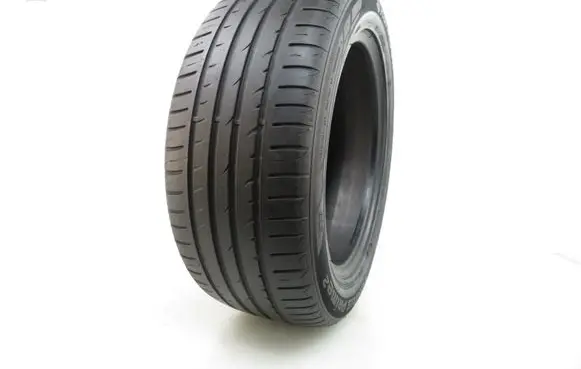 Volkswagen Golf V R16 summer tire