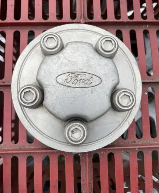 Ford Granada Original wheel cap 82GB1130AC G82520