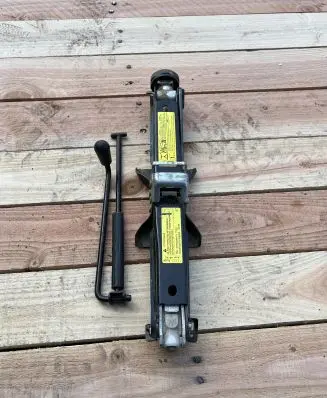 Audi A4 S4 B8 8K Lift Jack 8K0011031G