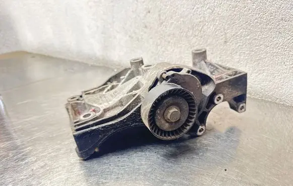Opel Insignia A A/C compressor mount bracket 55562863 532274354