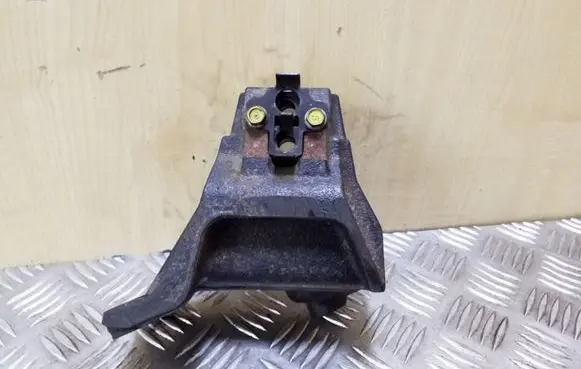 Hyundai i40 Gearbox mounting bracket