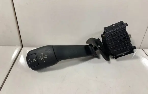BMW 5 E39 Indicator stalk 8352172
