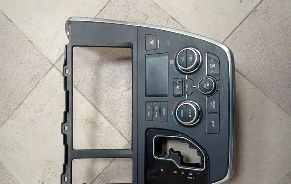 Toyota Sienna XL30 III Dashboard center trim panel 5540508040 5540508050