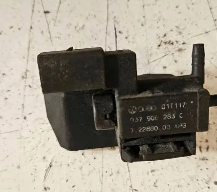 Audi A4 S4 B7 8E 8H Turbo solenoid valve 037906283C