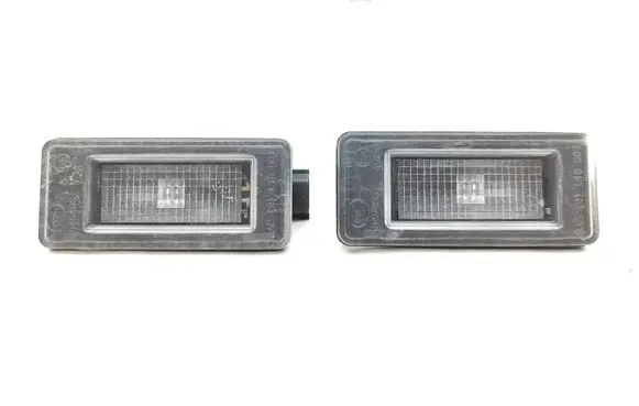 Nissan Qashqai J12 Number plate light 265108990E V27131