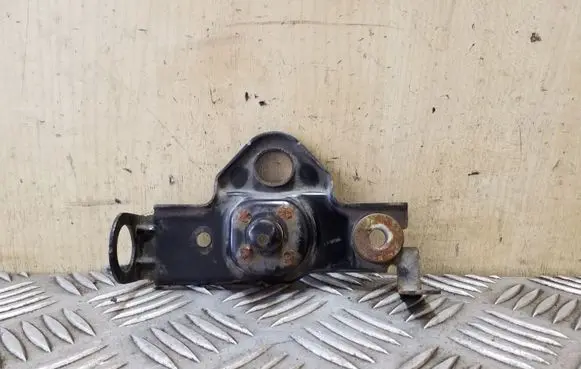 Toyota RAV 4 (XA30) Radiator mount bracket