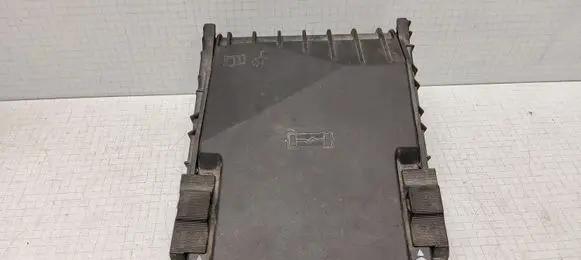 Volkswagen PASSAT B6 Fuse box cover 1K0937132F