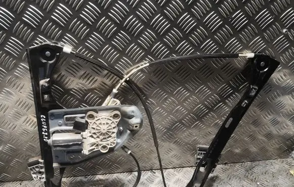 Mercedes-Benz C W203 Front door window regulator with motor A2037203846 2037203846