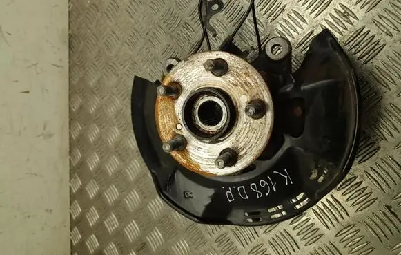 Front wheel hub