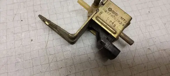 Audi A6 S6 C5 4B Turbo solenoid valve 437906283A