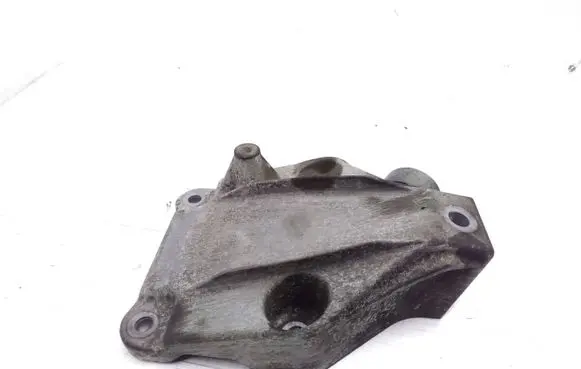 BMW 5 GT F07 Engine mounting bracket 6777623