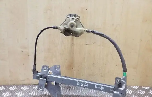 Rear door manual window regulator