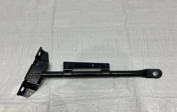 Land Rover Discovery 5 Front strut bar 