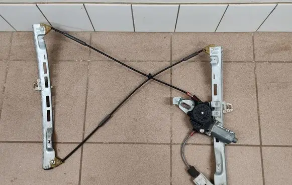 Peugeot 206+ Front door window regulator with motor 