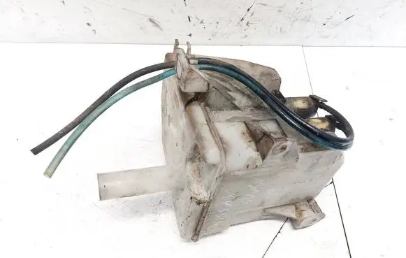 Windshield washer fluid reservoir/tank