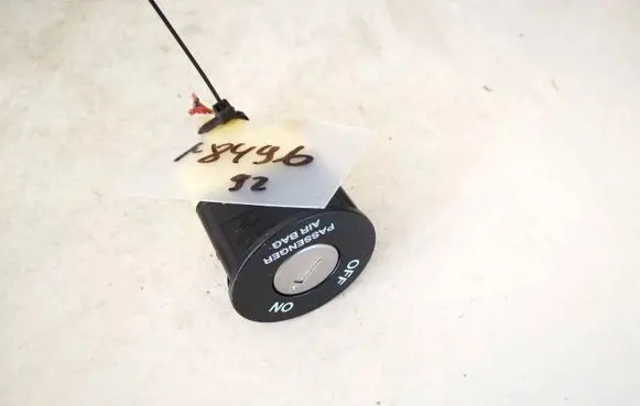 Passenger airbag on/off switch