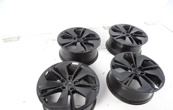 Skoda Octavia Mk4 R18 alloy rim 5E3601025N