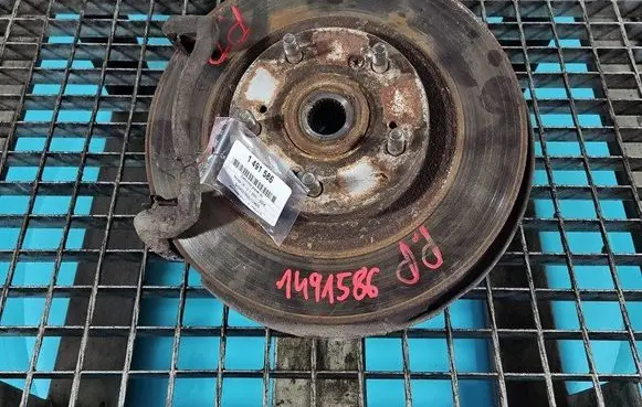 Front wheel hub spindle knuckle