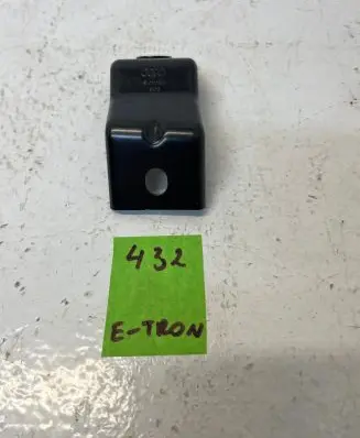 Audi e-tron Fender mounting bracket 4Ke821469