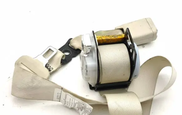 Lexus IS 220D-250-350 Middle seatbelt (rear) 0435027