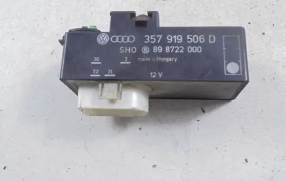Volkswagen PASSAT B4 Fan control module 357919506D