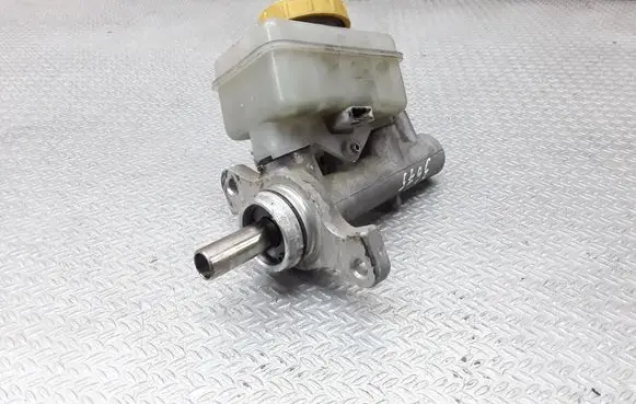 Subaru Outback Master brake cylinder