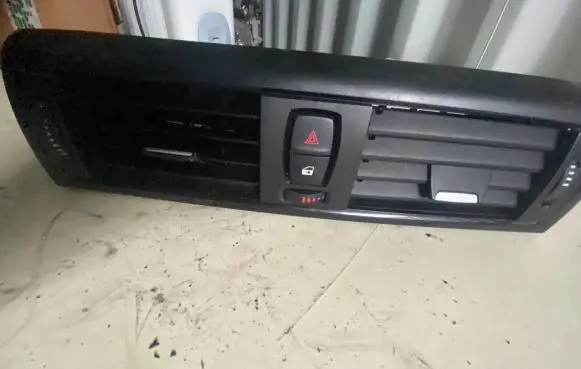 BMW 1 F20 F21 Dash center air vent grill 9207116 507892