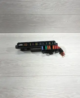 BMW 5 E60 E61 Fuse module 6957330