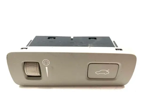 Volvo XC90 Tailgate opening switch T18110054301
