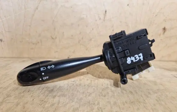 Toyota Yaris Indicator stalk 1736482 173648