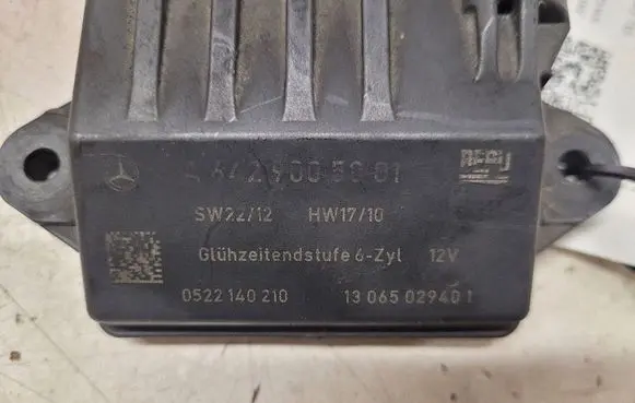 Mercedes-Benz E W211 Glow plug pre-heat relay A6429005001 0522140210 13065029401