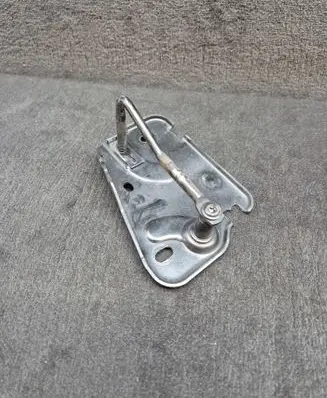 Audi Q7 4M Engine bonnet/hood lock/latch loop/hook 4M0823186D 4M0823186F
