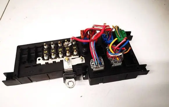 Volvo V70 Fuse box set 8678449