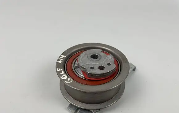 Volkswagen Golf VII Timing belt tensioner 04L109243D