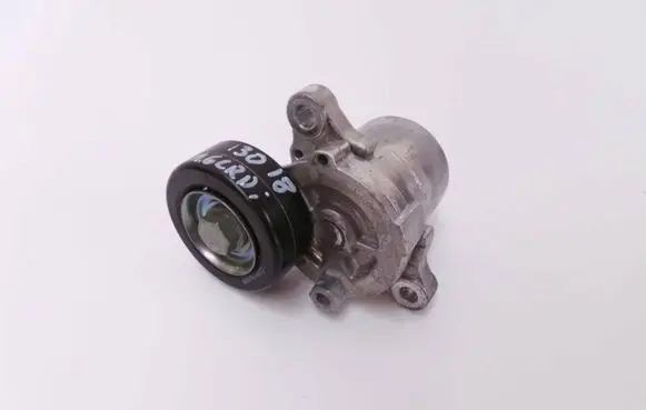 Hyundai i30 Generator/alternator belt tensioner 252822A6