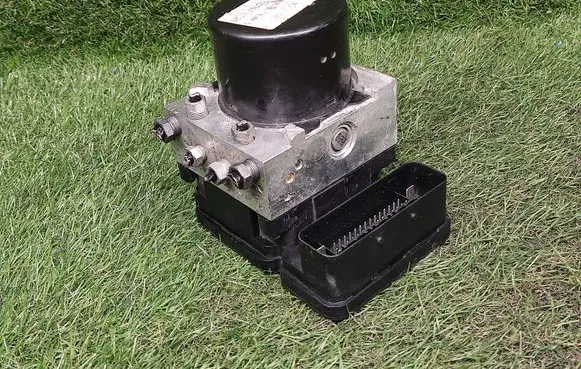 Ford Focus ABS Pump BV612C405AL