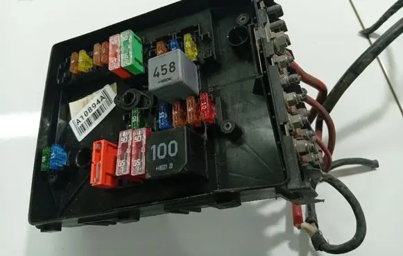 Volkswagen Golf V Fuse box set 1K0937125A