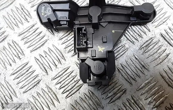 Toyota Corolla E120 E130 Tail light bulb cover holder