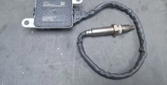 Mercedes-Benz C W205 Lambda probe sensor A0009057108 SNS381A A2C12776200