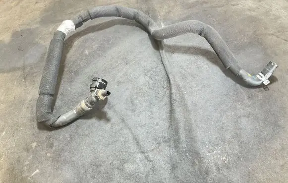 Volvo XC40 Engine coolant pipe/hose 32339737