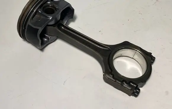 Ford Mustang V Piston with connecting rod CR3Z6108B CR3Z6200B