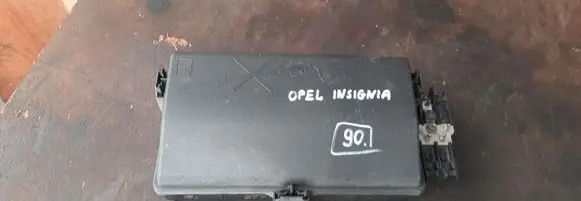 Opel Insignia A Fuse box cover 13255300