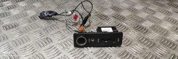 Jaguar XF X250 USB socket connector 8X2319C166