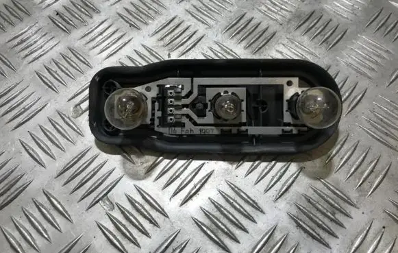 BMW 5 E39 Tail light bulb cover holder 8371324 33440