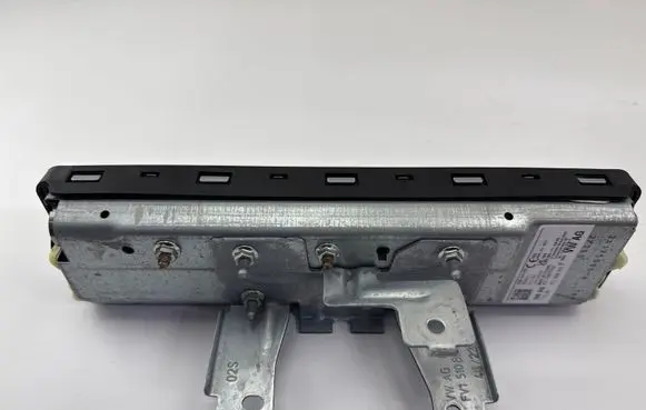 Volkswagen Tiguan Knee airbag 5TC880842F