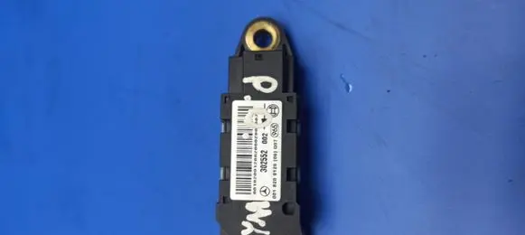 Mercedes-Benz E W211 Airbag deployment crash/impact sensor 0018209126 302552