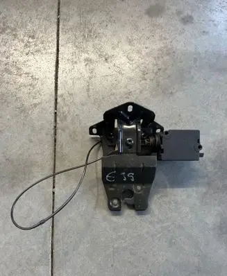 BMW 5 E39 Tailgate/trunk/boot lock/catch/latch 8168892