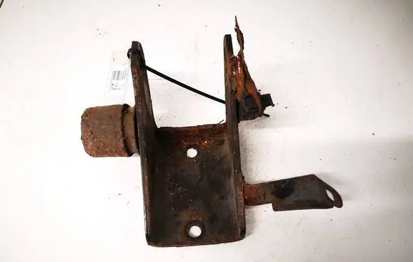 Toyota Avensis T250 Engine mounting bracket 